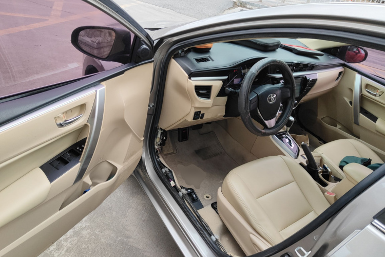 丰田 卡罗拉 2014款 1.6L CVT GL中控内饰7003