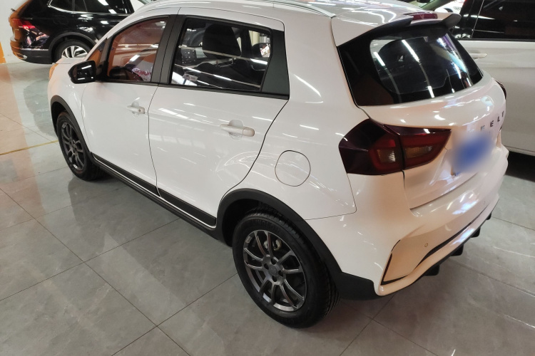 吉利汽车 远景X3 2021款 PRO 1.5L 手动精英型车身外观4