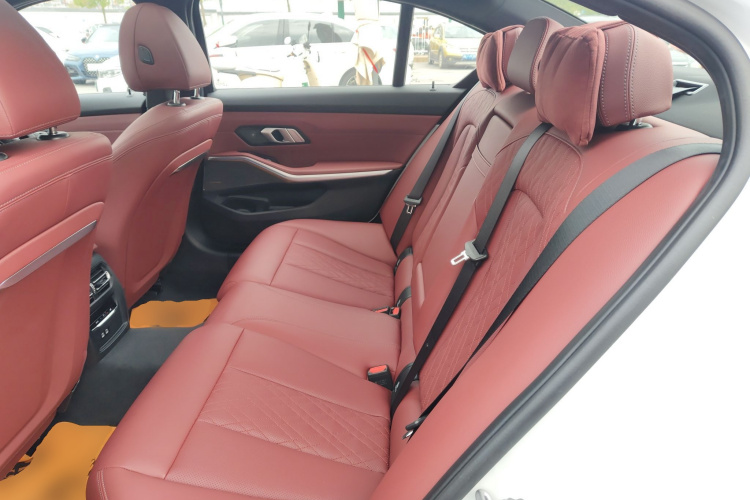 宝马3系 2025款 330Li 尊享型 M运动曜夜套装中控内饰7004