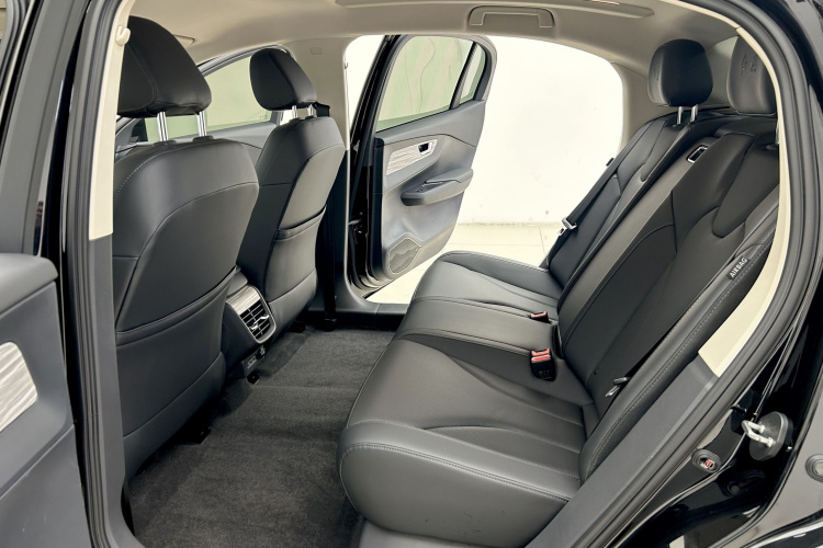 红旗E-QM5 2023款 620km PLUS中控内饰7003