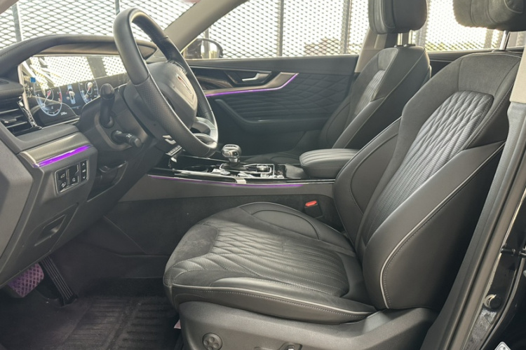 红旗HS5 2022款 改款 2.0T 智联旗享版中控内饰7007