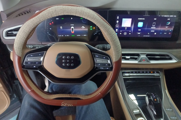 蓝电E5 2024款 荣耀版 100KM尊享型 7座中控内饰7002