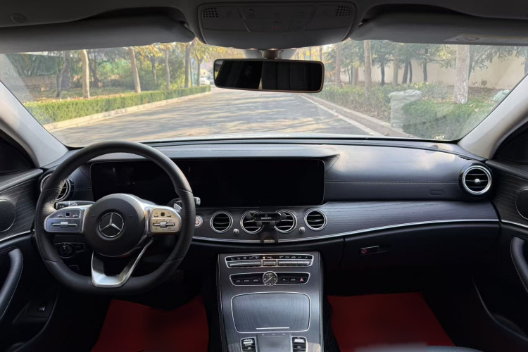 奔驰E级 2019款 改款 E 300 L 运动时尚型中控内饰7004