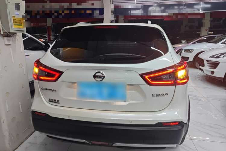 日产 逍客 2021款 2.0L CVT豪华版车身外观6