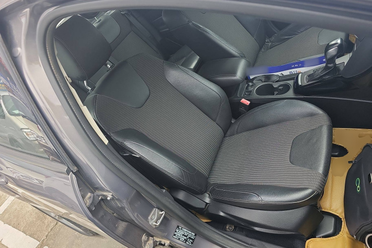 福特 福克斯 2012款 三厢 1.6L 自动风尚型局部细节41