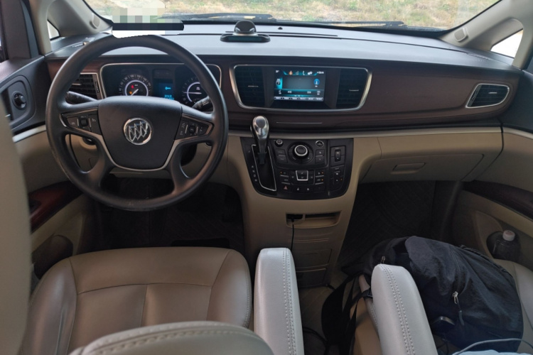 别克GL8 2017款 25S 舒适型 国V中控内饰12