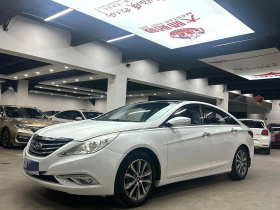 现代 索纳塔 2013款 2.0L 自动豪华版