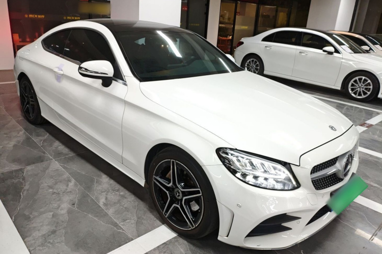 奔驰C级(进口) 2019款 C 260 轿跑车车身外观3