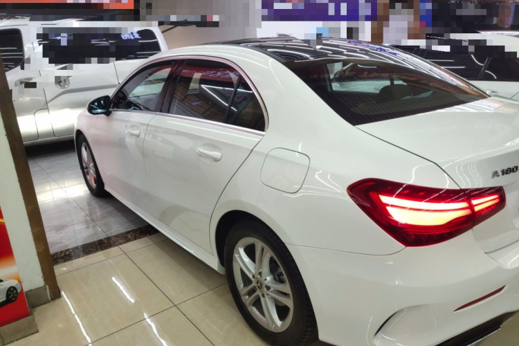 奔驰A级 2023款 A 180 L车身外观6003