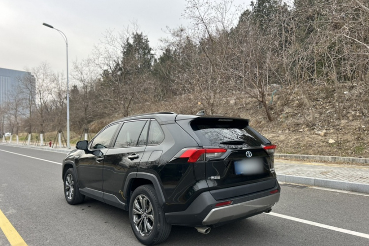 丰田 RAV4荣放 2023款 双擎 2.5L E-CVT两驱精英Plus版车身外观6001
