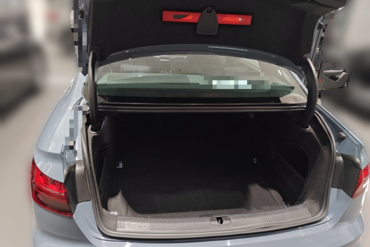 奥迪A4L 2022款 40 TFSI quattro RS套件燃速型中控内饰23