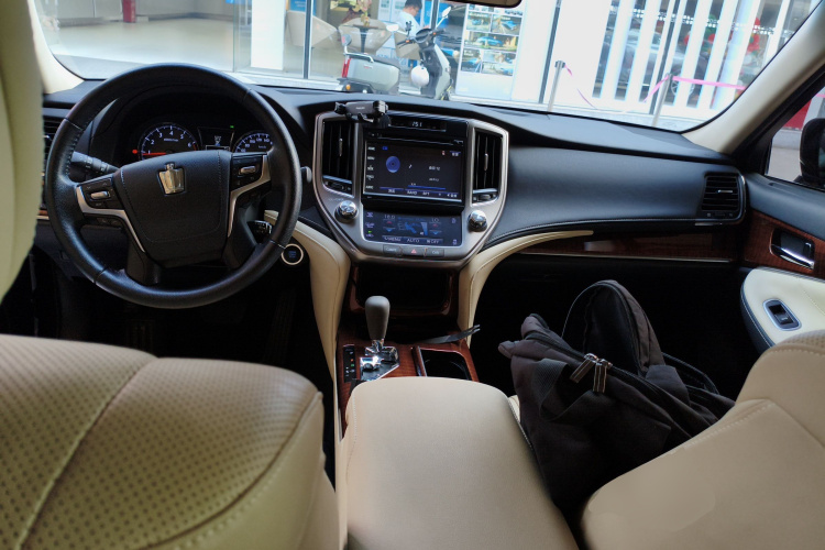 丰田 皇冠 2015款 2.0T 时尚版中控内饰7002