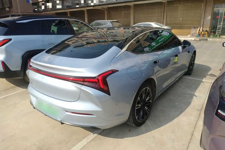 哪吒汽车 哪吒S 2022款 增程版 1160km 后驱中版车身外观7