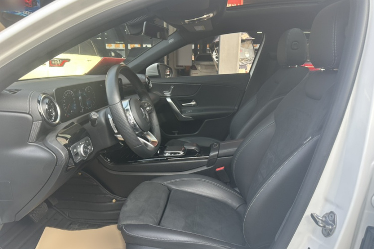 奔驰A级 2019款 改款 A 200 L 运动轿车局部细节19