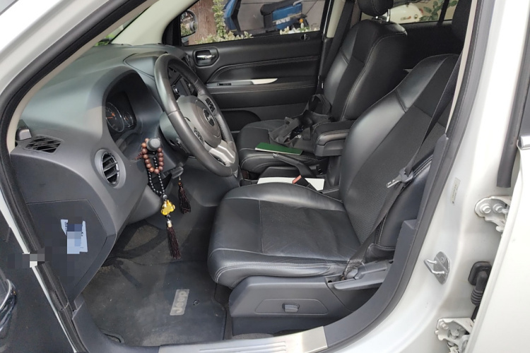 Jeep 指南者(进口) 2013款 2.0L 两驱豪华版中控内饰19