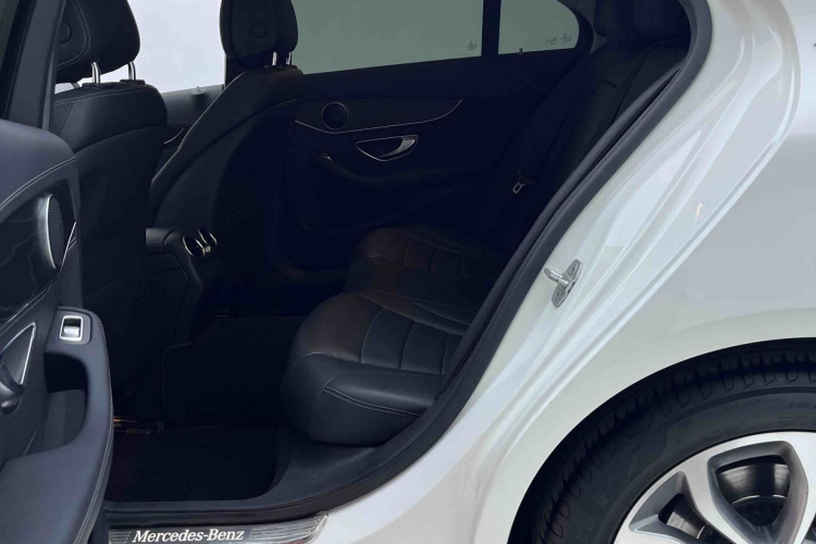 奔驰C级 2015款 改款 C 200 L 运动型中控内饰7002