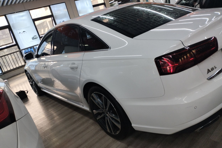 奥迪A6L 2016款 30 FSI 舒适型车身外观4