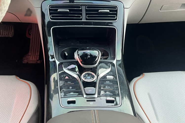 比亚迪 秦PLUS 2023款 冠军版 DM-i 55KM超越型中控内饰7003