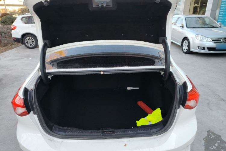 福特 福克斯 2020款 三厢 EcoBoost 180 自动锋潮型机舱底盘23