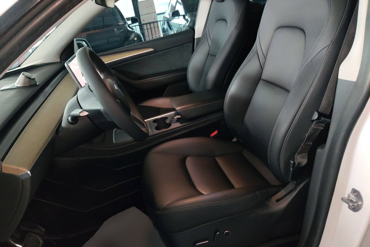 特斯拉 Model Y 2022款 改款 长续航全轮驱动版中控内饰19