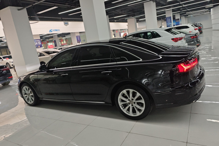 奥迪A6L 2017款 45 TFSI quattro 运动型车身外观4