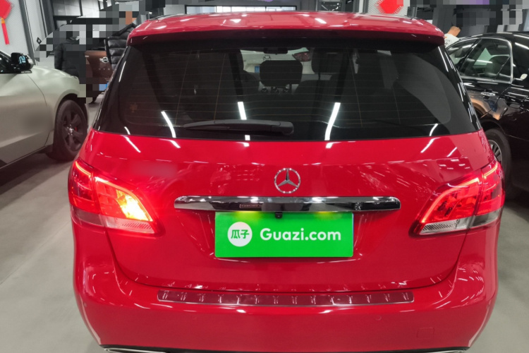 奔驰B级 2018款 B 200 动感型车身外观6