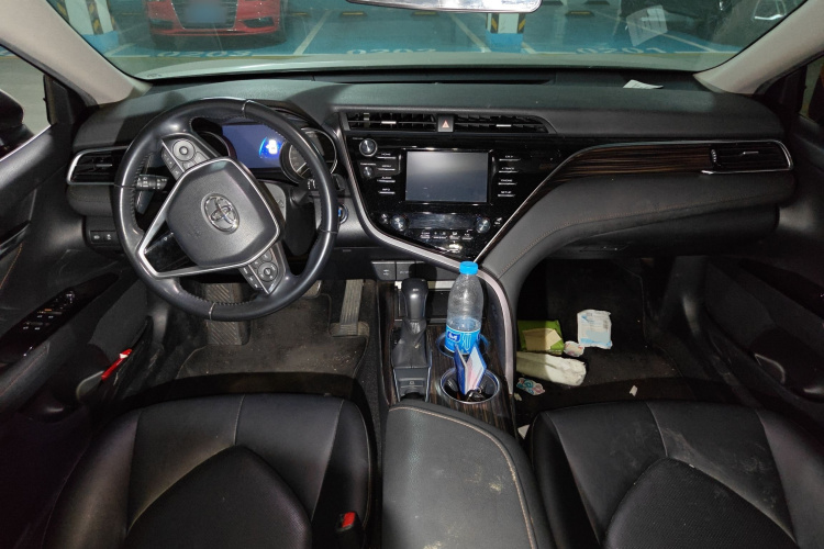 丰田 凯美瑞 2018款 2.0G 豪华版中控内饰12