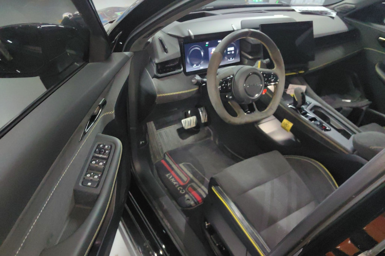 领克03 2025款 03+ 2.0TD 自动性能套装中控内饰20