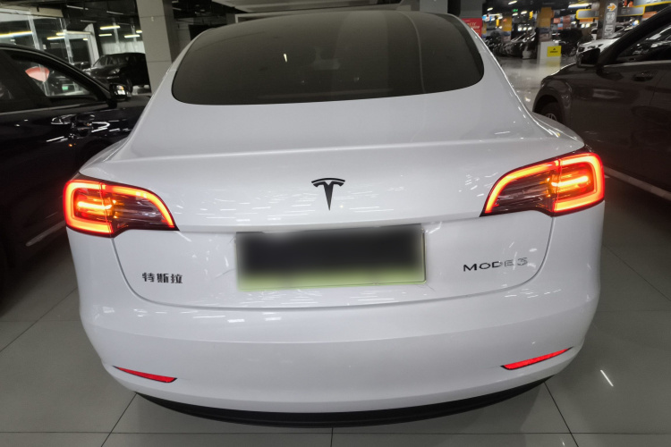 特斯拉 Model 3 2022款 后轮驱动版车身外观6