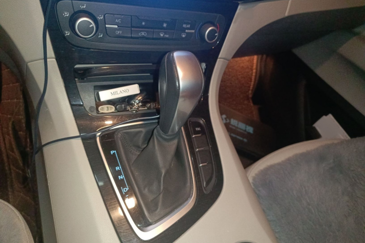 华颂7 2015款 2.0T 自动舒适型局部细节18