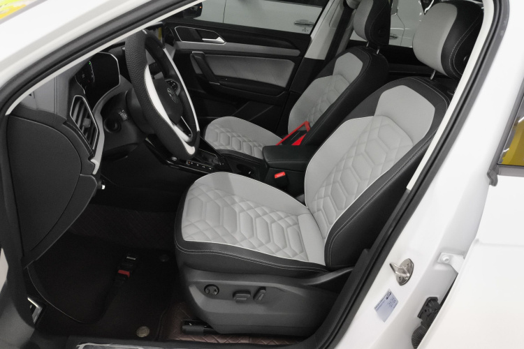 大众 探岳 2024款 300TSI 两驱豪华Plus进阶版中控内饰19