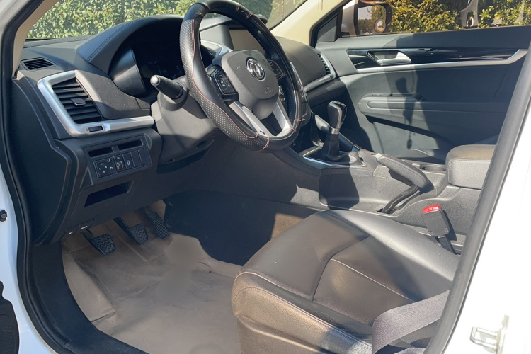 东风风神AX7 2015款 2.0L 手动智逸型局部细节19