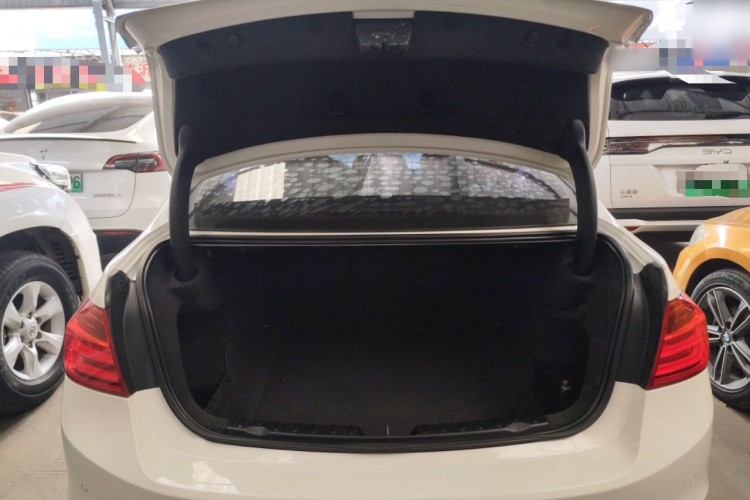 宝马3系 2015款 316i 进取型局部细节23