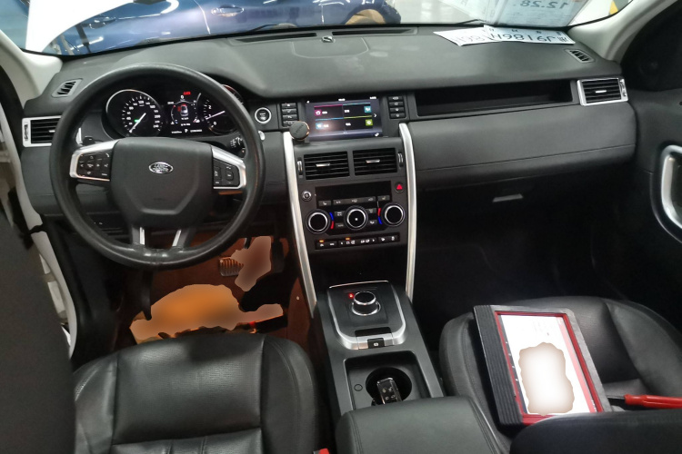 路虎 发现神行 2017款 2.0T HSE中控内饰7002