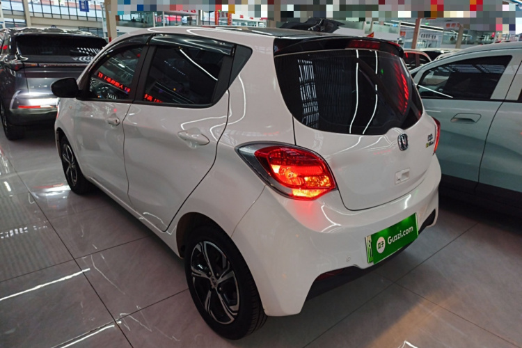 长安欧尚 奔奔E-Star 2020款 心悦版 三元锂车身外观4