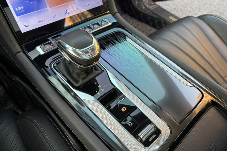 红旗H5 2023款 2.0T 自动智联旗畅版中控内饰7003