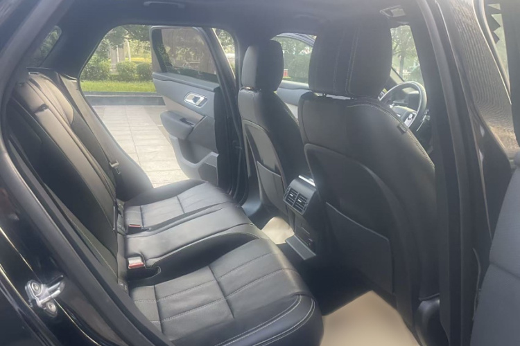 路虎 揽胜星脉 2020款 P250 R-DYNAMIC S中控内饰7004