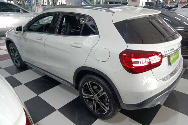 奔驰GLA 2018款 GLA 200 时尚型车身外观4