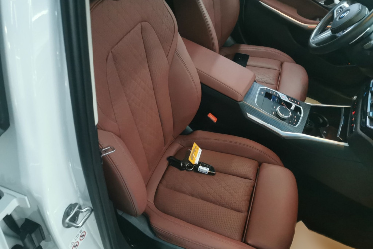 宝马3系 2023款 325Li M运动曜夜套装局部细节41