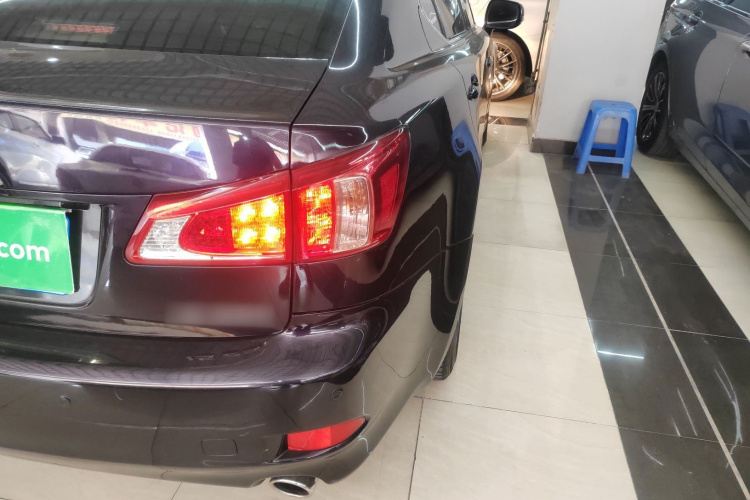 雷克萨斯IS 2011款 250 运动版车身外观9