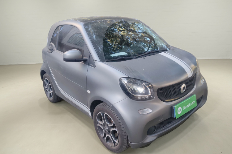 smart fortwo 2019款 0.9T 66千瓦硬顶动擎版 国VI车身外观3