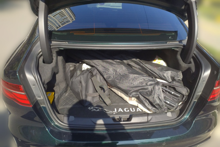 捷豹XEL 2021款 2.0T 250PS R-DYNAMIC S进取运动版中控内饰23