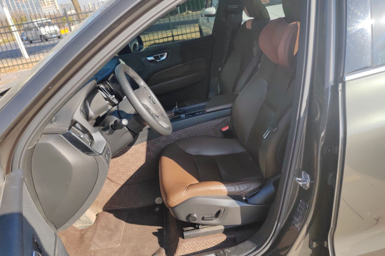 沃尔沃XC60 2022款 B5 四驱智逸豪华版中控内饰19