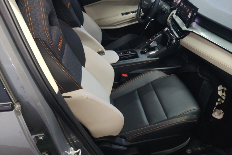 领克06 EM-P 2022款 PHEV 84KM续航版 Pro局部细节41