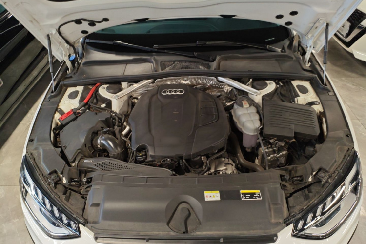 奥迪A4L 2022款 40 TFSI 豪华动感型机舱底盘24