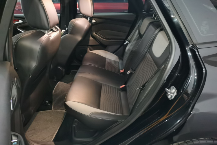 福特 福克斯(进口) 2013款 2.0T ST 标准版中控内饰21