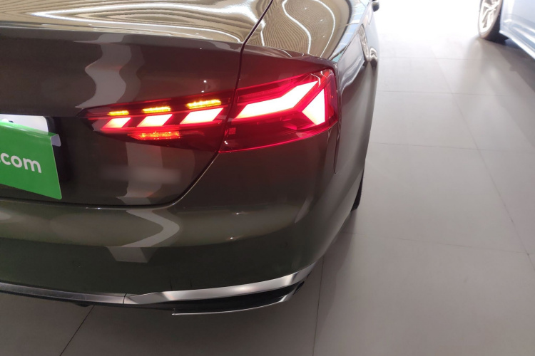 奥迪A5 2024款 Sportback 40 TFSI 时尚动感型车身外观9