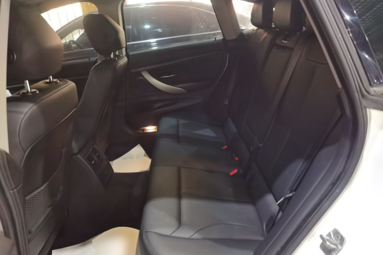 宝马3系GT 2017款 320i 时尚型中控内饰21