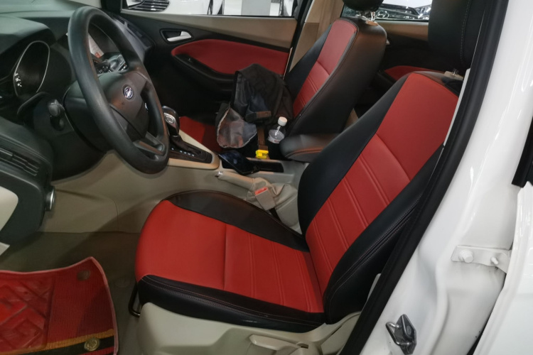 福特 福克斯 2017款 三厢 1.6L 自动舒适型智行版中控内饰19