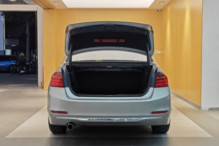 宝马3系 2014款 320Li 豪华设计套装局部细节23